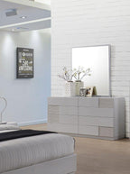 Best Master Naple 4 pc Naple latitude run lyset silver line lacquer finish wood modern style queen bed set