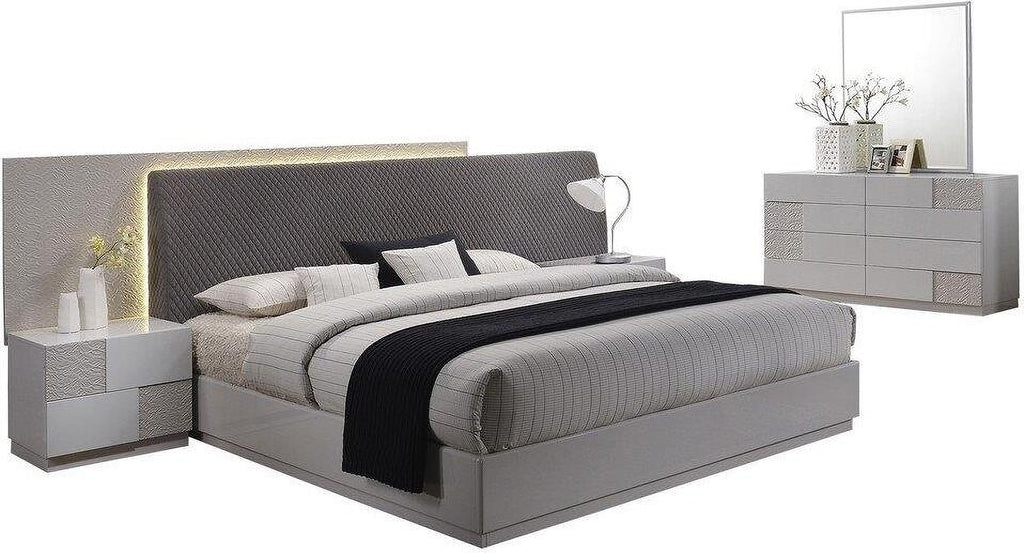 Best Master Naple 4 pc Naple latitude run lyset silver line lacquer finish wood modern style queen bed set