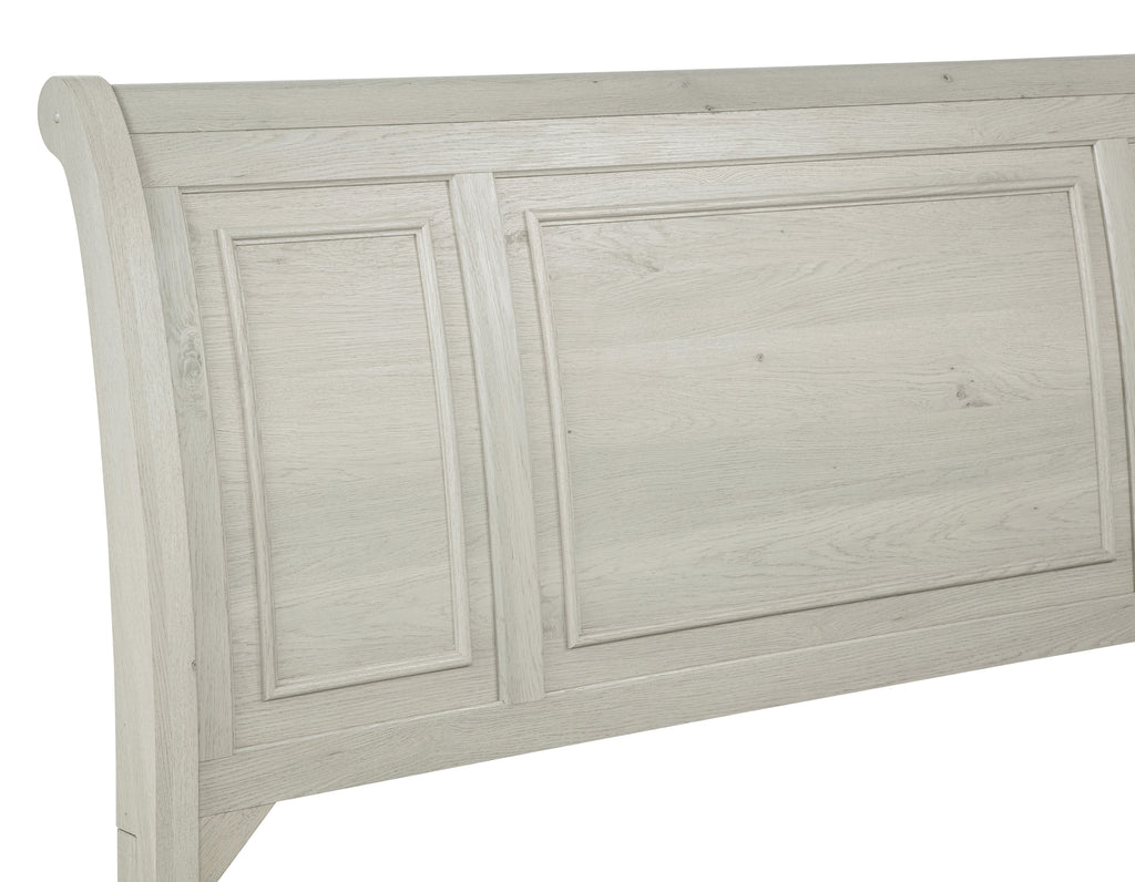Claribelle 4-Piece Warm Off White Queen Bedroom Set with Footboard Drawers – B1820