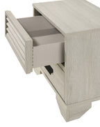B4740 4 pc Sarter rustic antique white weathered finish wood queen bedroom set