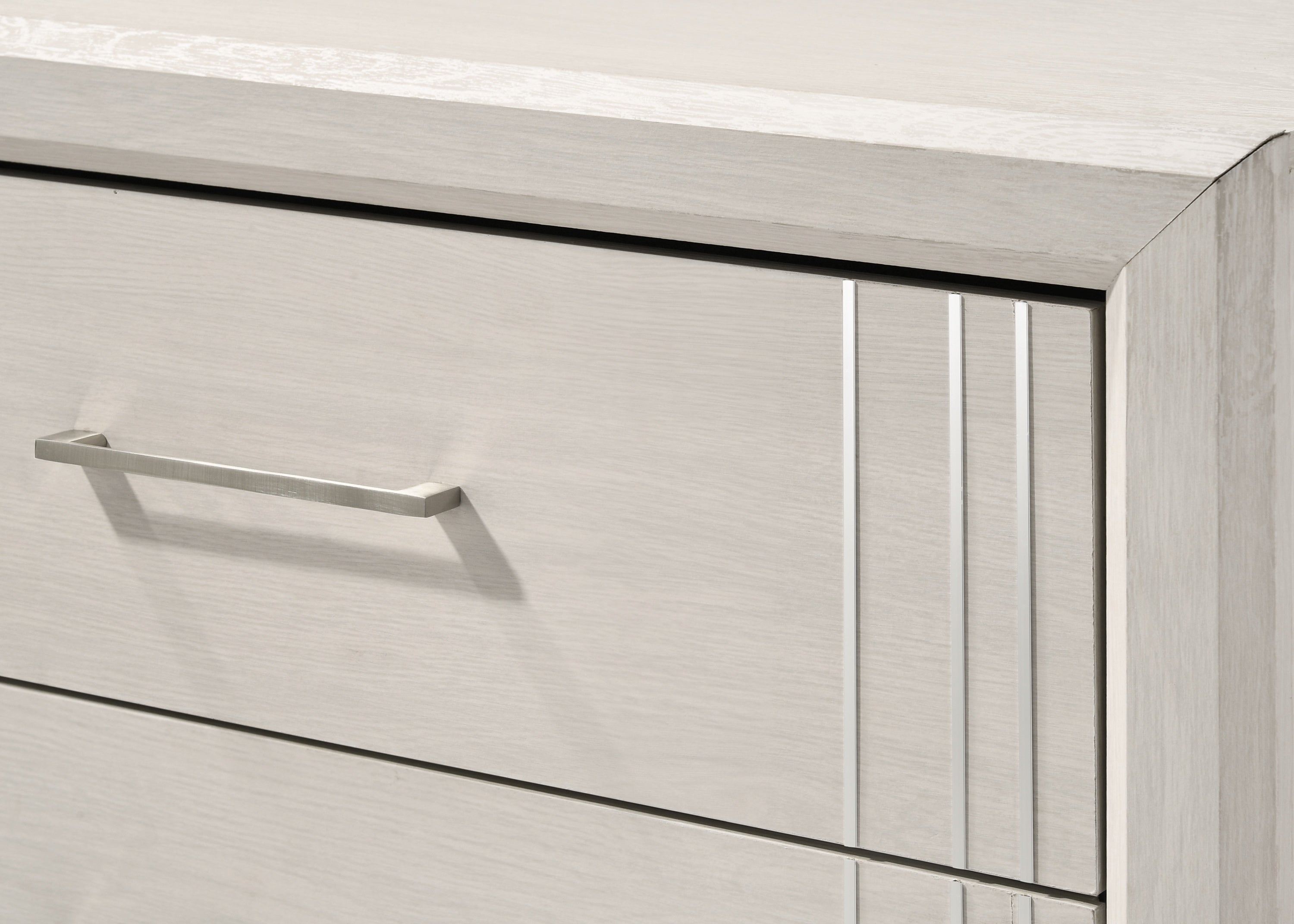 Crown mark B9230 4 pc Charlie rich lusterous off white finish wood silver metal accents finish modern style queen bedroom set