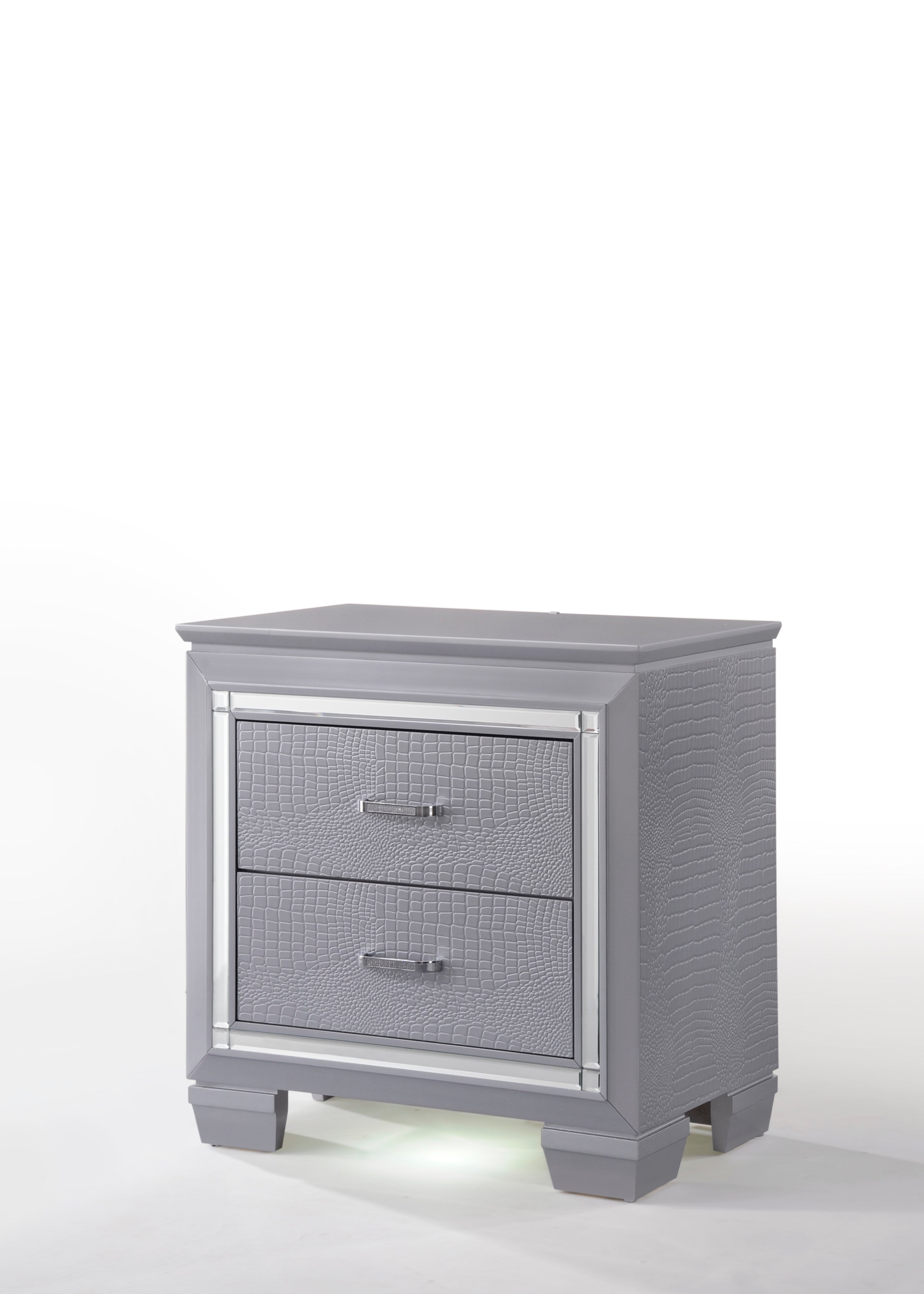 Lillian 4-Piece Metallic Wood Queen Bedroom Set with LED Accents – B7100