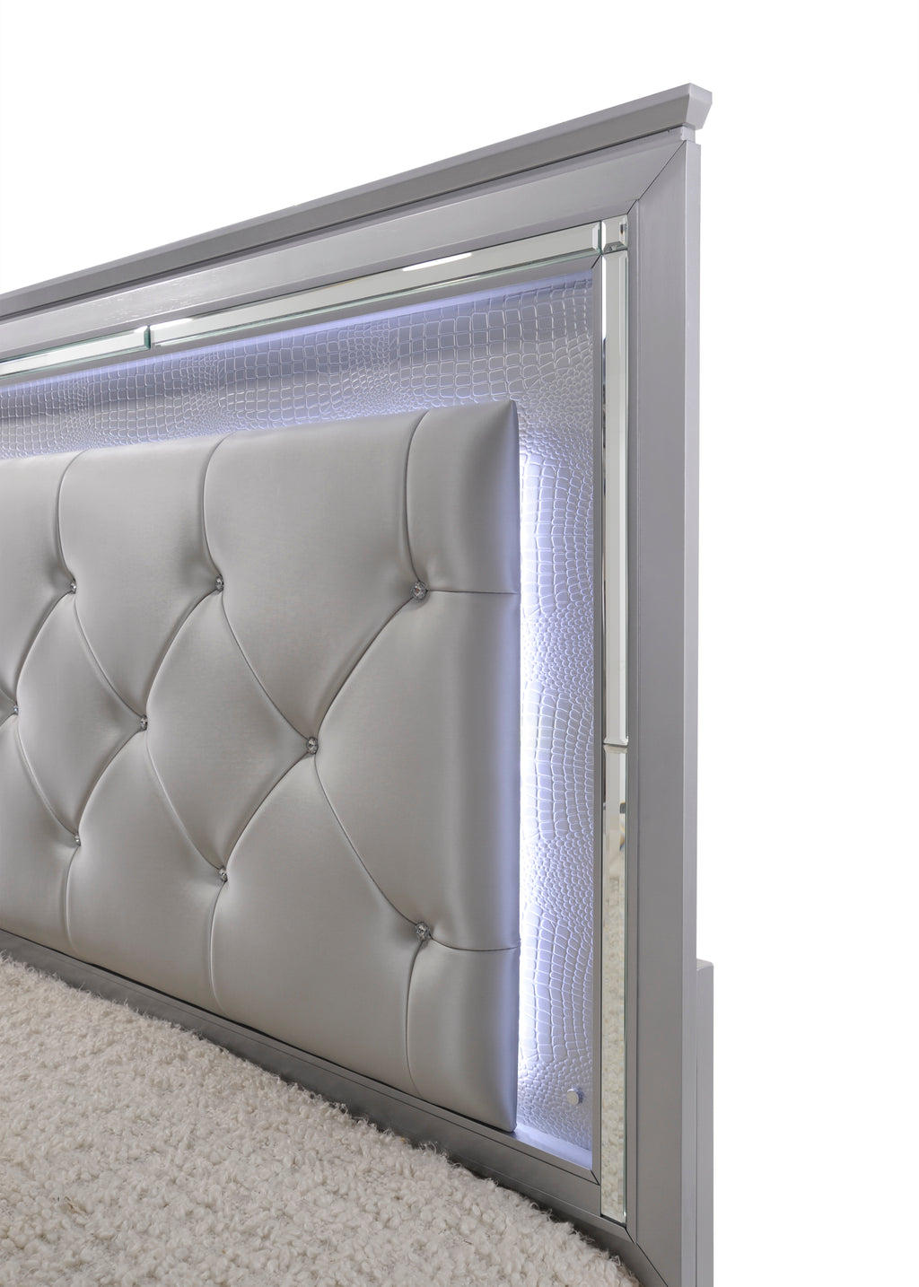 Lillian 4-Piece Metallic Wood Queen Bedroom Set with LED Accents – B7100