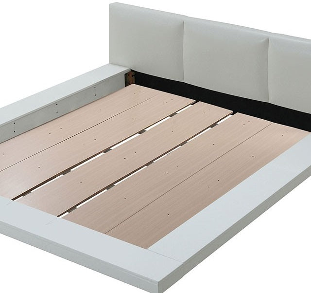 CM7550-4PC 4 pc Christie white high gloss finish wood modern design platform padded headboard Queen bedroom set USB