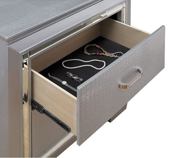 CM7979SV 4 pc Bellanova silver finish wood queen bed set with padded and tufted crocodile textured faux leather headboard