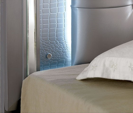 CM7979SV 4 pc Bellanova silver finish wood queen bed set with padded and tufted crocodile textured faux leather headboard