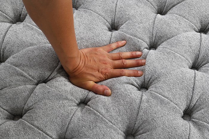 FM-AC6000LG Sofi light grey tufted fabric accent chair curved back swivel chair with throw pillows