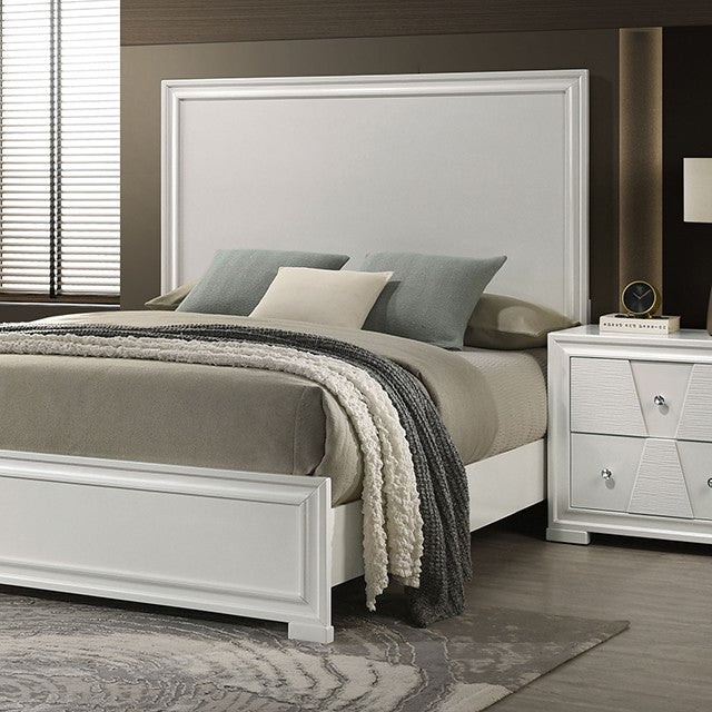 FM72012WH 4 pc Holsted white finish wood textured trapezoid design front panels queen bedroom set