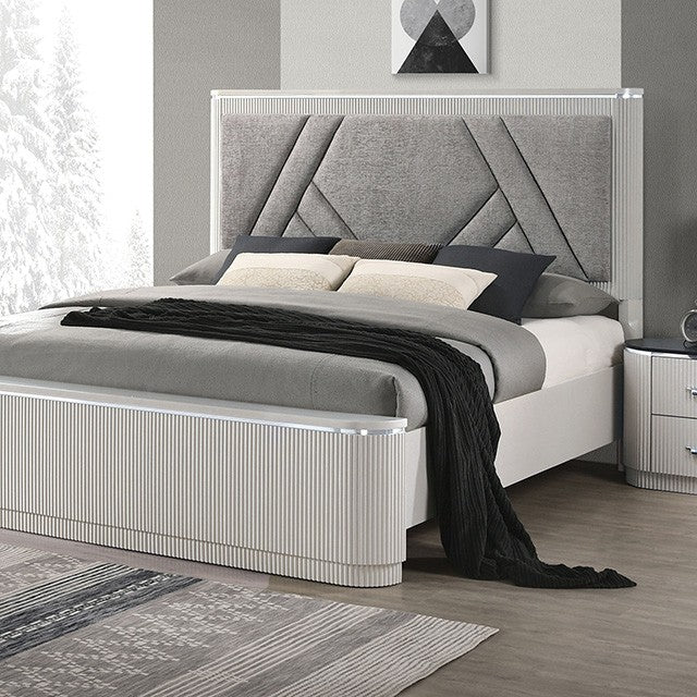 FM7244GY-4PC 4 pc Aldgate light grey finish wood reeded panel and silver accents queen bedroom set